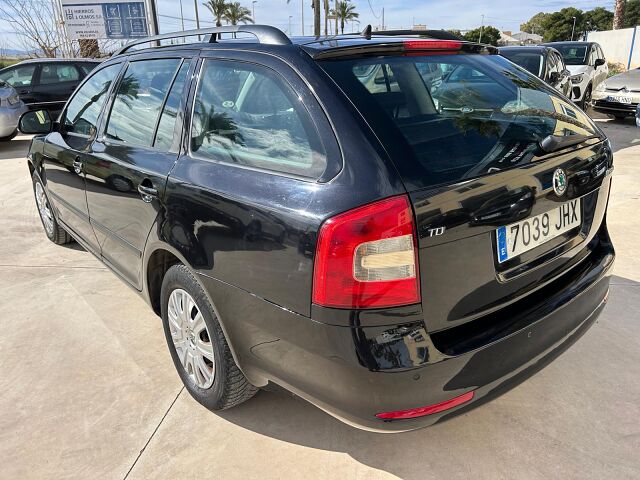 SKODA OCTAVIA AMBIENTE ESTATE 1.6 TDI AUTO SPANISH LHD IN SPAIN 80000 MILES 2011